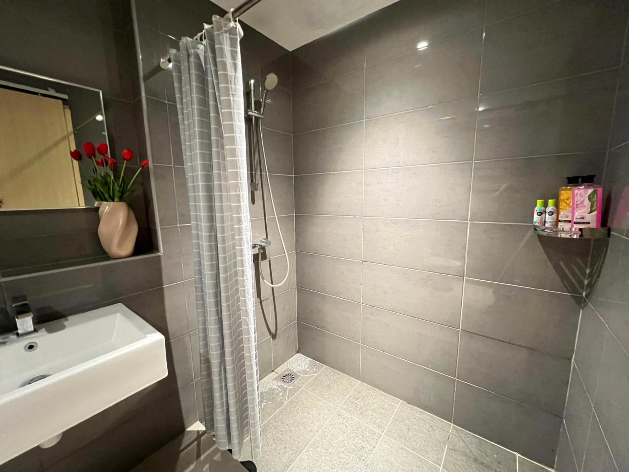 Oceanbay2 Seaview 6Pax Studio Netflix A-18-12 Kuantan Esterno foto